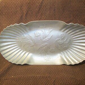 VTG ALUMINUM TRAY W/ROSE DESIGN IN CENTER